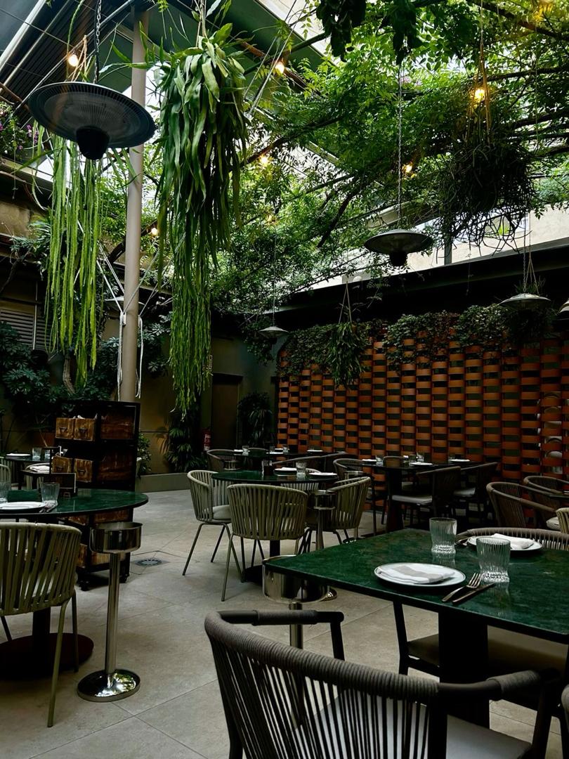 تصویر محیط رستوران